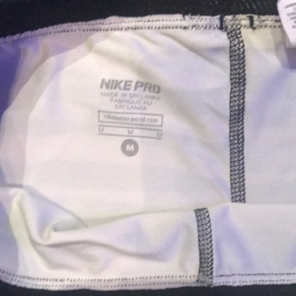 Nike Pro Crops - Picture 2 of 6